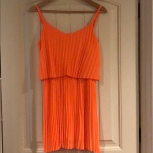 Bright orange pleated dress🍊🧡